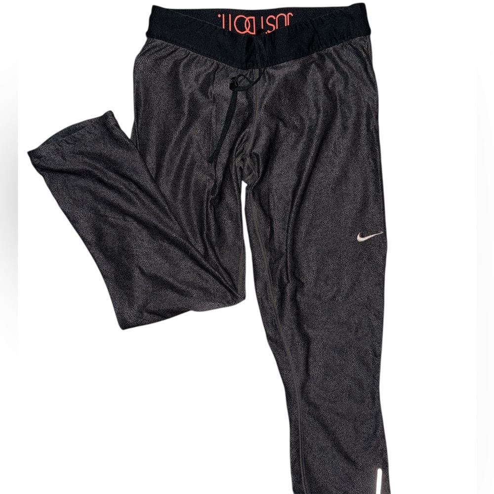 Nike Dri-Fit Women Cropped Leggings - size M